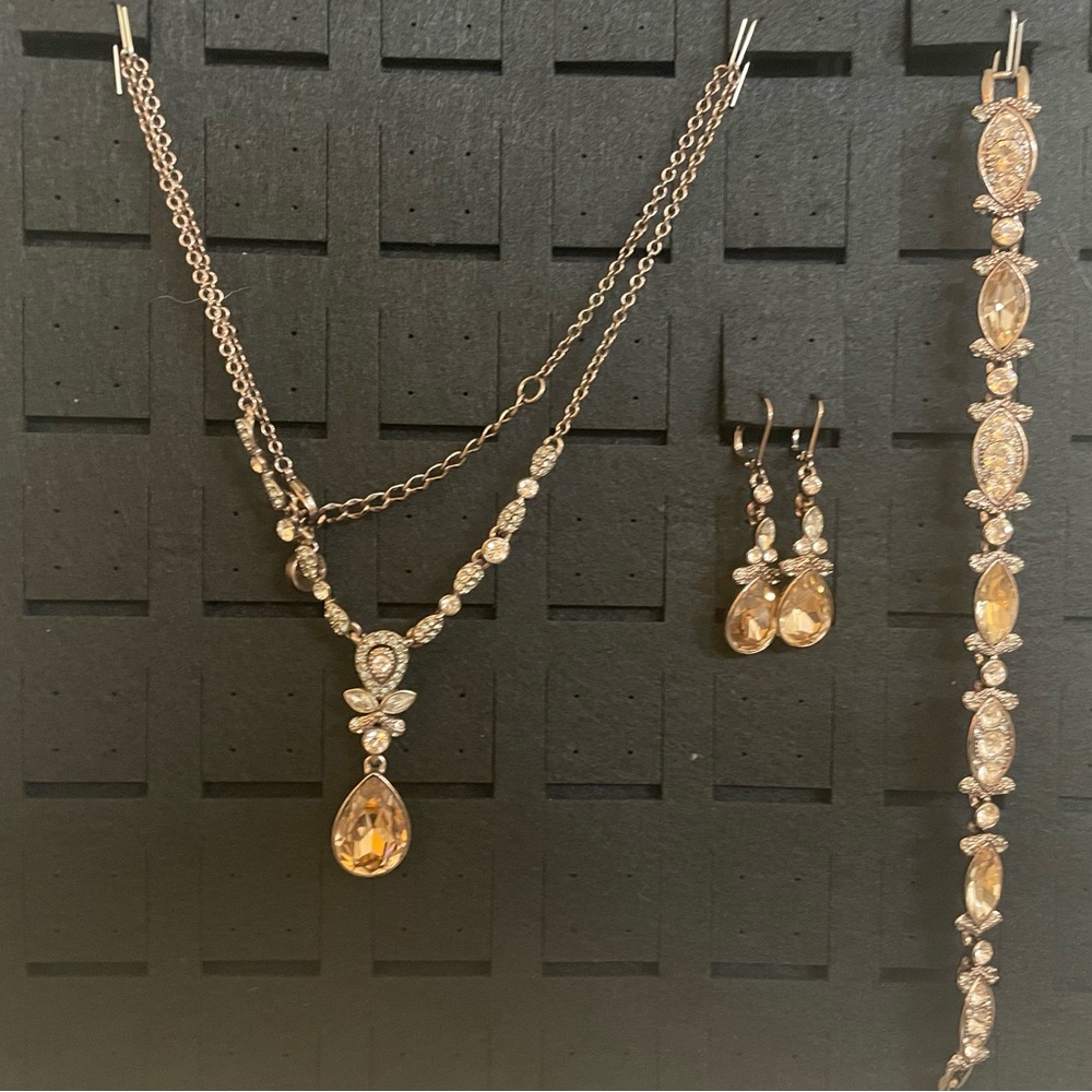 Elegant Gold Jewelry Set